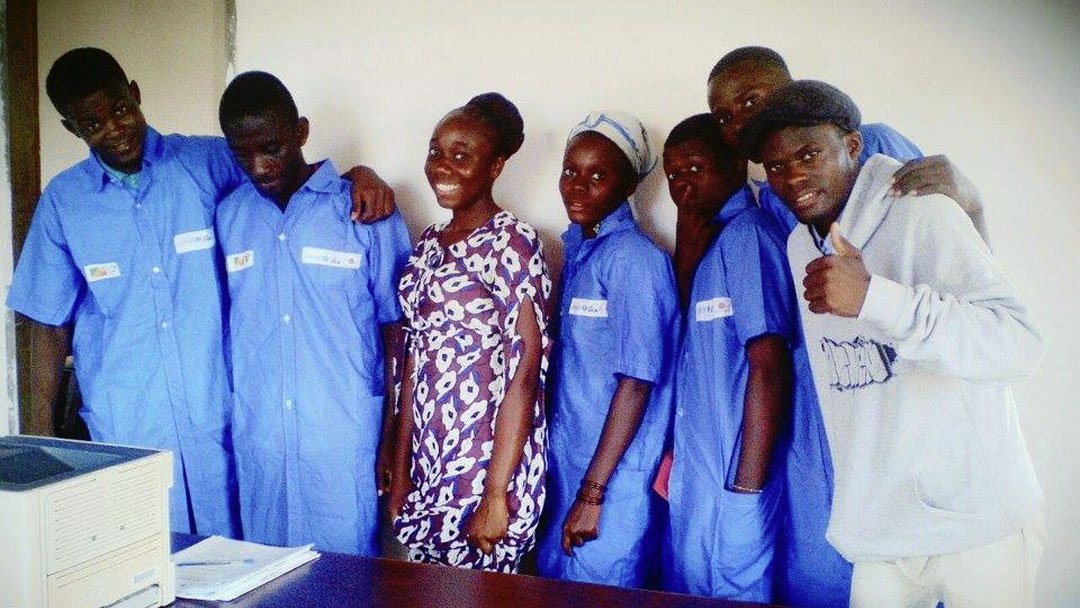9 jeunes placés dans une formation en soudure dans le cadre d’ un programme avec l’ UNICEF